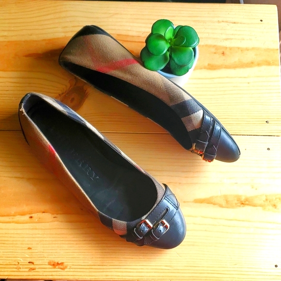 Burberry Shoes - Burberry Avonwick house Nova check canvas ballet flats